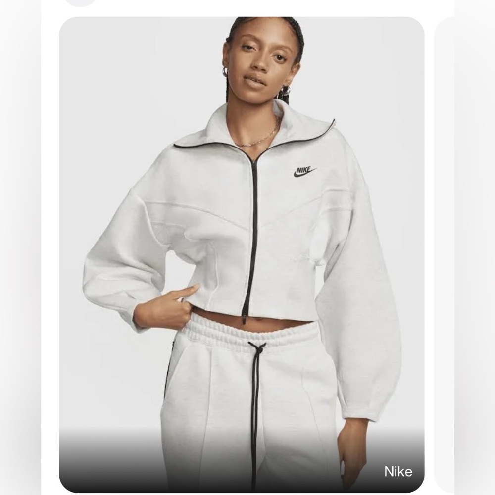 Women’s grey cropped tech fleece jacket sz M